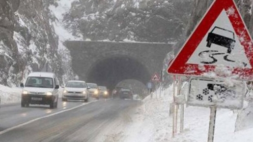 BIHAMK: Otežan saobraćaj zbog snijega, oprez zbog poledice