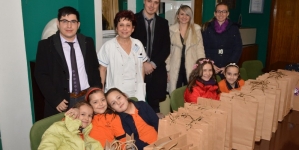Učenici Međunarodne škole Tuzla posjetili hospitalizirane mališane