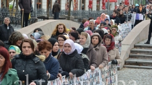 Hajra Ćatić: Prestanite politizirati žrtvama genocida u Srebrenici