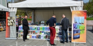 Sajam knjige na Trgu slobode u Tuzli (FOTO)