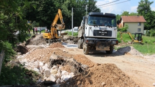 U toku radovi na sanaciji klizišta i rekonstrukciji asfaltnog zastora