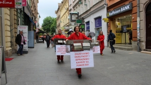 Protesti pred Parlamentom BiH: Protiv zakona o uzgoja životinja radi krzna