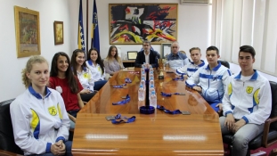 Gradonačelnik Jasmin Imamović upriličio prijem za delegaciju Karate saveza Tuzlanskog kantona i članove ženske i muške kadetsko-juniorske ekipe regije Tuzla