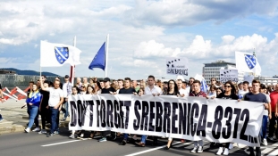 Marš mira u Linzu – preko 1.500 učesnika Marša odalo počast žrtvama Srebrenice