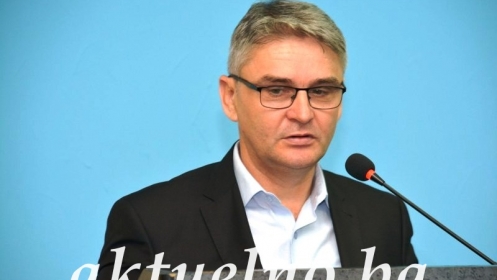 Salko Bukvarević na konferenciji u Tuzli: Čovjek je najzadovoljniji kada živi od svog rada