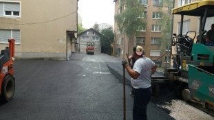 Radovi na sanaciji i asfaltiranju ulice Dragiše Trifkovića u Tuzli