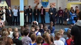 U osnovnim i srednjim školama u Tuzlanskom kantonu počela školska godina