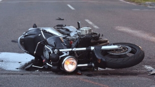 Teška saobraćajna nesreća na magistralnom putu Lukavac-Tuzla, smrtno stradao jedan motociklista