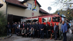 Gradonačelnik vatrogascima DVD Gornja Tuzla uručio ključeve vatrogasnog vozila