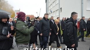 Zbog čega je predsjednica u Vukovar došla u žutim čizmama?