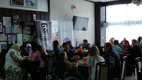 Interact Club Tuzla ‘99 u Domu penzionera uspješno realizirao  projekt „ Doživjeti stotu“