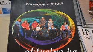 Priča mladih osoba sa invaliditetom: Promocija knjige „Probuđeni snovi” u Gradačcu