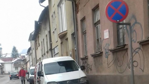 Apel: Problem nepropisnog parkiranja u ulici Hendek