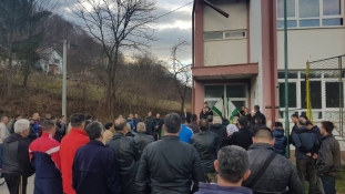 U MZ Seona u Banovićima građani poručili: Mi smo vam dali mandate i idalje držimo olovke u svojim rukama