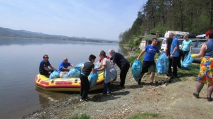 Realizovana ekološka akcija čišćenja obale jezera Modrac u Kiseljaku:”Ono što se pije treba i da se čuva”
