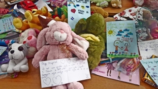 Djeca iz Osnovne škole Jala u Tuzli donilara igračke Kutku za djecu