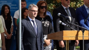 Federalni ministar Salko Bukvarević uručio ključeve auta za 60 ratnih vojnih invalida