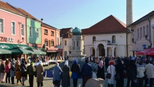 Mirni protesti u Tuzli: Svima nam treba istina o Srebrenici, a majkama podrška