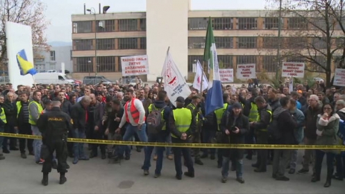 Oko 700 radnika lukavačkog GIKIL-a na protestu ispred zgrade Vlade Federacije BiH