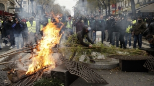Epilog protesta u Francuskoj: Povrijeđeno 135 ljudi, a više od 1.000 uhapšeno