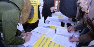 Potpisivanje peticije: “Djecu treba liječiti iz budžeta, a političare plaćati SMS porukama