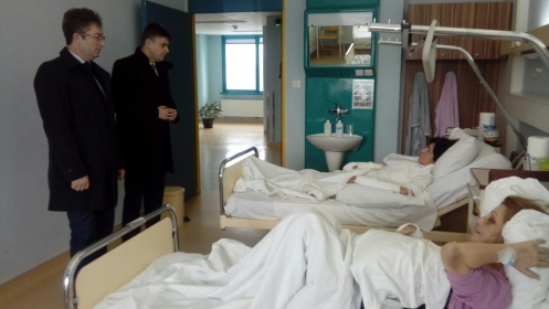 Delegacija Vlade TK posjetila povrijeđene uposlenice Gimnazije Ismet Mujezinović