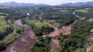Najmanje devet osoba izgubilo život a i do 300 ljudi se smatra nestalima nakon puknuća brane u Brazilu