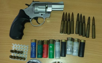 Prilikom pretresa pronađeno oružje, municija i opojna droga