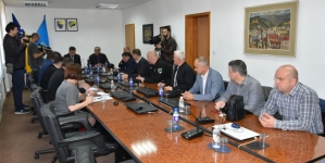 Vlada Tuzlanskog kantona i sindikat uposlenih u oblastima obrazovanja, policije, pravosuđa i uprave potpisali sporazum