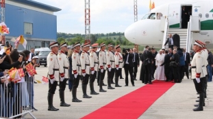 Papa Franjo doputovao u prvu zvaničnu posjetu Sjevernoj Makedoniji
