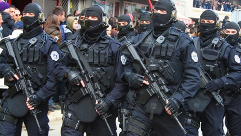 Na širem području Kosova od jutros je uhapšeno više od 30 osoba, među kojima najmanje 13 Srba, policijskih službenika