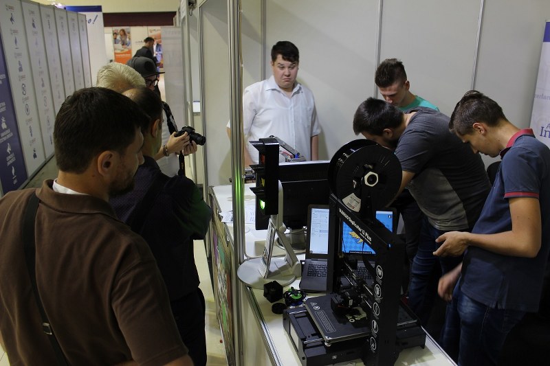 Ulaganje u budućnost: Na sajmu ENERGA 2019 promovisani radovi učenika tehničkih škola