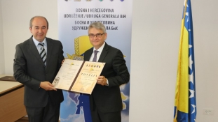 Povelja Udruženja generala Bosne i Hercegovine dodijeljena ministru Salki Bukvareviću