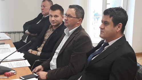 Klub vijećnika SDA Tuzla poziva gradonačelnika Grada Tuzla gosp. Jasmina Imamovića da kao predlagač suspendira Odluku o komunalnim djelatnostima