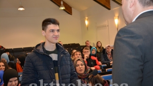 Medžlis Tuzla dodijelio stipendije učenicima i studentima