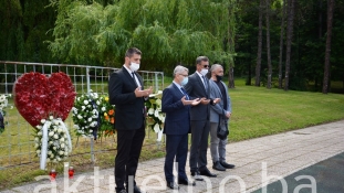 Bukvarević odao počast žrtvama masakra na Kapiji