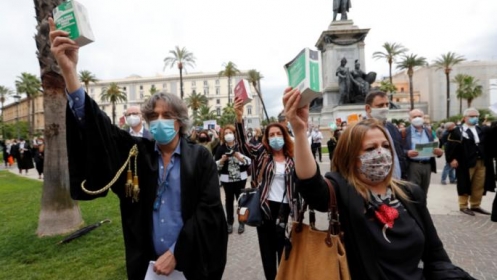 Stotine ljudi na protestima u Rimu