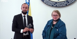 Ministrica Turković uručila diplomatski pasoš Amelu Tuki