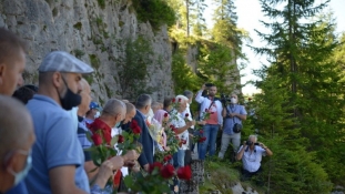 Počast za 200 ubijenih logoraša na Korićanskim stijenama