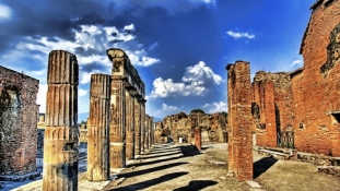 Zbog selfija na Pompejima turistkinji prijeti kazna od 3000 eura