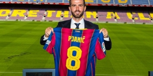 Pjanić zvanično predstavljen kao novi igrač Barcelone, zadužio dres sa brojem 8