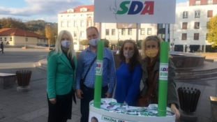 Snažna SDA, bolja Tuzla: Kandidati i aktivisti u razgovoru sa građanima