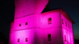 Osvjetljavanjem objekata u pink boju započet mjesec borbe protiv karcinoma dojke
