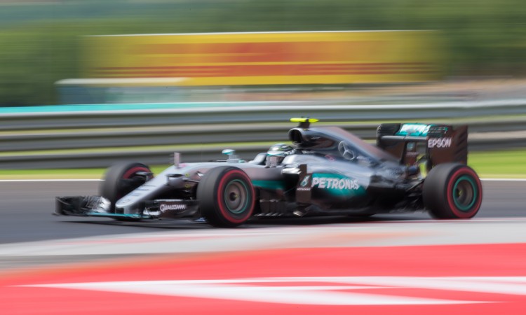 Mercedes se nada Hamiltonovom nastupu za kraj sezone