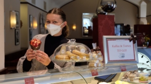 Bečki “Café Museum” prodaje kolače i testira goste na koronu
