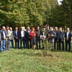 Premijer Hodžić i ministri pomogli u čišćenju i uređenju Kampusa Univerziteta