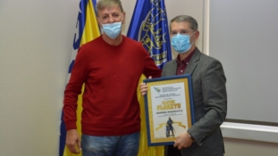 Organizacija RVI 92-95 Tuzla dodijelila Zlatnu plaketu gradonačelniku Jasminu Imamoviću