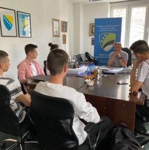 Ministru Blagojeviću prezentovan učenički projekat o opasnostima od mina