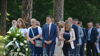 Premijer Halilagić: „Danas je dan kada nas, kao da su svježe, bole rane koje nikad neće zarasti“