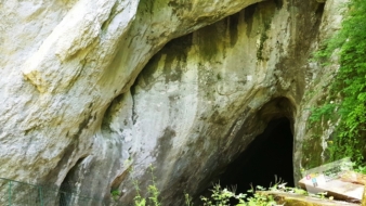 Turistička razglednica TK: Djevojačka pećina u Kladnju kao turistička atrakcija i dovište muslimana